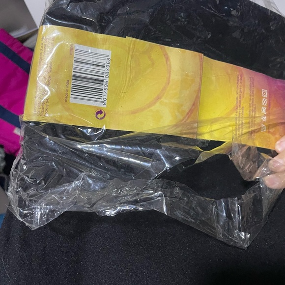 Praise in like new
In black - Picture 2 of 6